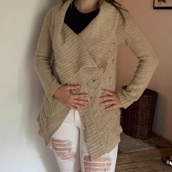 Asymmetrical Beige Knitted Sweater - Picture 4 of 6